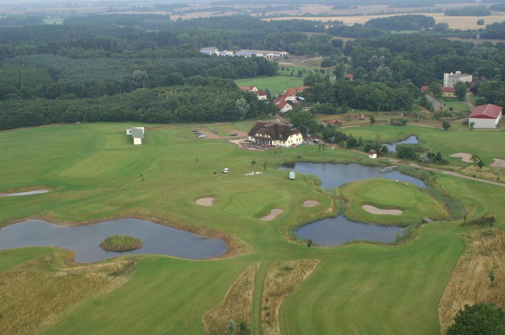 Golfcentrum Schloss Karnitz Ruegen Garz  エクステリア 写真